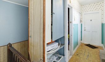 82 Hampshire St, Auburn, ME 04210