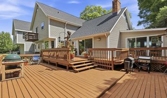 W2530 BROOKHAVEN Drive, Appleton, WI 54915