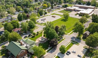 702 S Van Buren St, Auburn, IN 46706