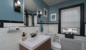 228 Kenwick Dr, Akron, OH 44313