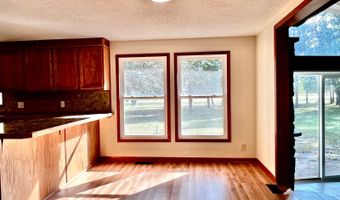 1047 Oak Dr, Altoona, WI 54720