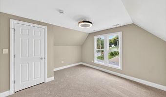 102 Center St, Algonquin, IL 60102