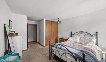 4 Pine Tree Dr 212, Arden Hills, MN 55112