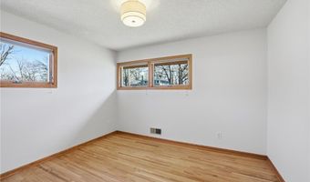 819 9th Ave, Anoka, MN 55303