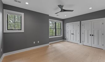 414 N MONROE St, Arlington, VA 22201