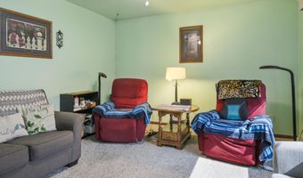 902 S 17th St, Aberdeen, SD 57401