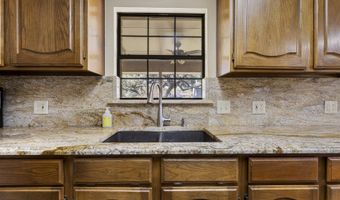 138 BIG OAK Dr, Adkins, TX 78101