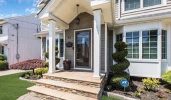 62 Netherwood Dr, Albertson, NY 11507
