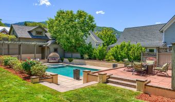 586 B St, Ashland, OR 97520