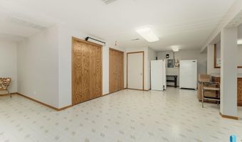 412 E Meadowlark Cir, Brandon, SD 57005