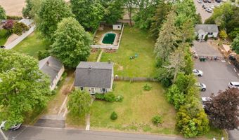 8 Maple Ave, Clinton, CT 06413