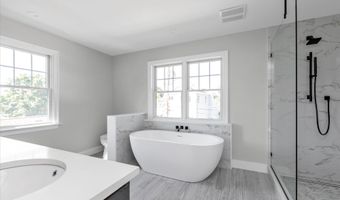 109 Greenway, Albertson, NY 11507