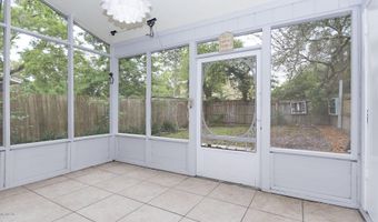 1396 MAIN St, Atlantic Beach, FL 32233