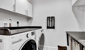 7601 PERSIMMON TREE Ln, Bethesda, MD 20817