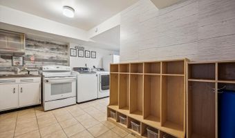 7600 CHARLESTON Dr, Bethesda, MD 20817