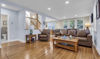700 Halliard Ave, Beachwood, NJ 08722