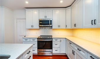 5 Gardiner St, Newport, RI 02840