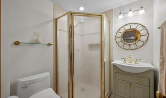 2631 N Stuart Dr, Arlington Heights, IL 60004