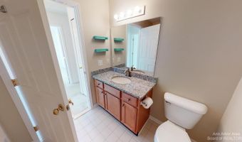 2802 S Knightsbridge Cir, Ann Arbor, MI 48105