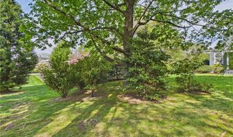 30 Forest Rd W, Bristol, RI 02809