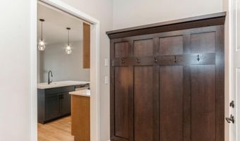 785 Clover Hill Dr, North Liberty, IA 52317