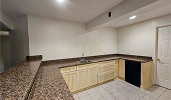 990 Whisperwood Ln, Aurora, OH 44202