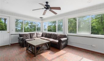 2 Carvin Ct, Warwick, RI 02886