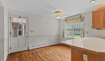 8 North Dr, Middletown, RI 02842
