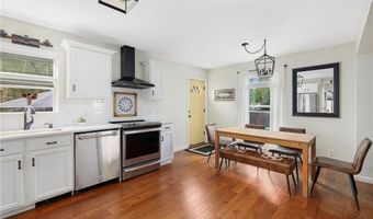 121 Spofford Ave, Warwick, RI 02888