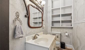 512 N D St, Albia, IA 52531