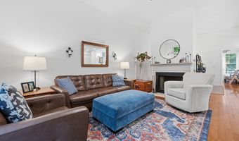 2 Brittania Dr 2, Danbury, CT 06811