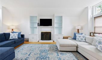35 Anna Olivo Ct, Narragansett, RI 02882