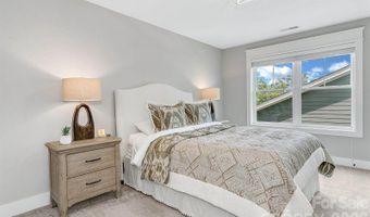 136 Ellis Ln, Arden, NC 28704
