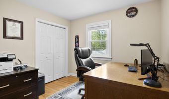 17 Schuyler Hills Rd, Albany, NY 12211