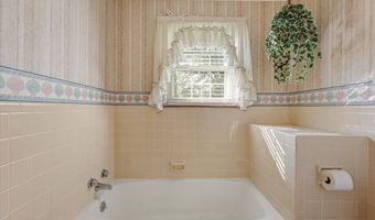 827 W Cunningham St, Alcoa, TN 37701
