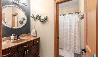 1409 W Creekside Dr, Brandon, SD 57005