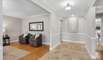 318 Algonquin Dr, Ballwin, MO 63011