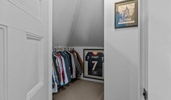 21 Slocum St, Newport, RI 02840