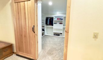 300 Round Up Ln, Bakersfield, MO 65609