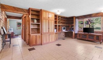 10463 Farm Road 1182, Aurora, MO 65605