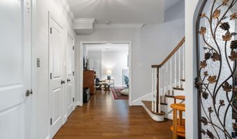 2317 S QUEEN St, Arlington, VA 22202