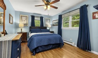 17 Valley Stream Dr, Danbury, CT 06811