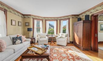 99 Roseneath Ave, Newport, RI 02840