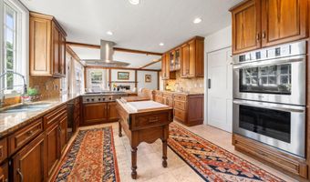 50 0 Indian Trl, Barnstable, MA 02630