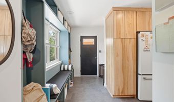 5902 WILSON Ln, Bethesda, MD 20817