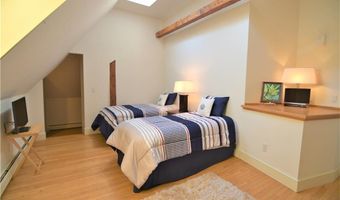 61 Ledge Rd J, Newport, RI 02840