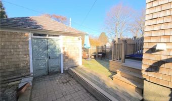 73 Old Fort Rd, Newport, RI 02840