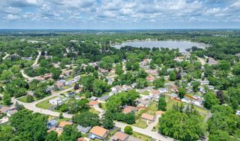 409 Maplewood Dr, Antioch, IL 60002