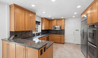 7556 PEPPERELL Dr, Bethesda, MD 20817