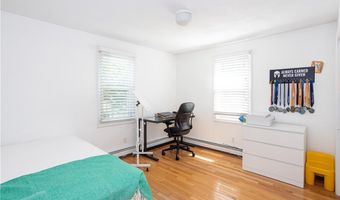 12 Ellen St, Bristol, RI 02809